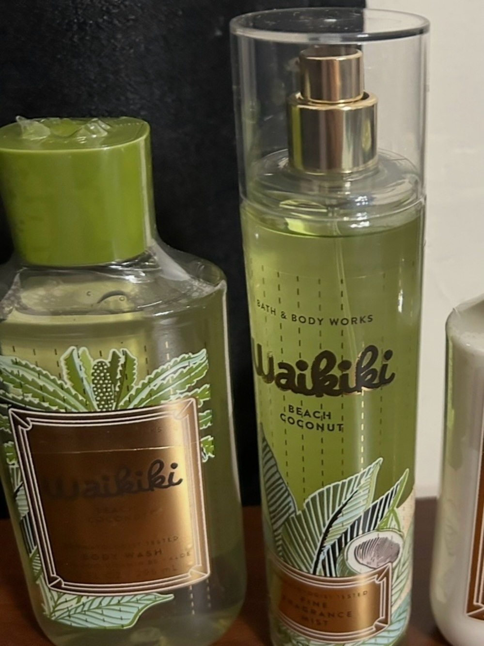 Bath & Body Works Waikiki Beach Coconut Body Mist & Lotion Set - Green - Picture 2 of 2